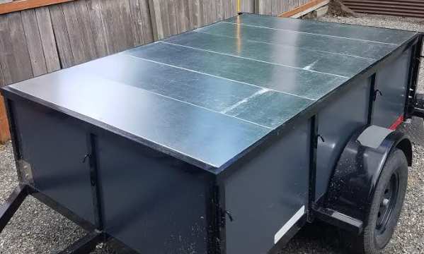 Flat trailer top made of sheet metal